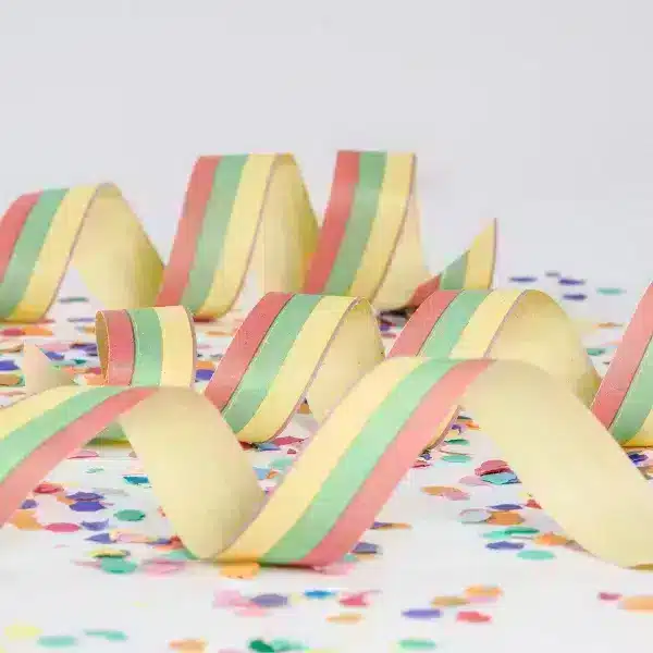 Dovanų pakavimui spalvotos juostelės